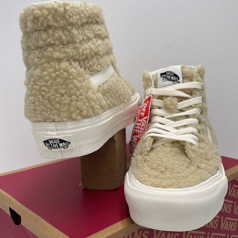 Vans WMNS Sk8-Hi Tapered Sneakers Sk8-Hi Tapered
Cozy Hug Mojave Desert
Sherpa - Picture 8 of 16